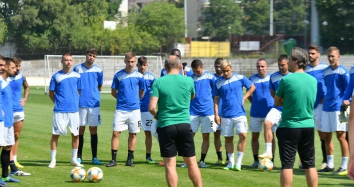 16 положителни проби във футболния  Черно море съобщава на официалния