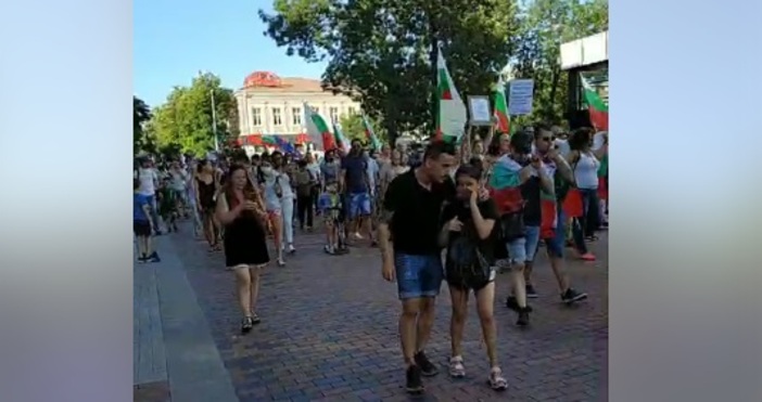 Масов протест тръгна във Варна.Мутри Вън, Оставка, Гешев е Позор