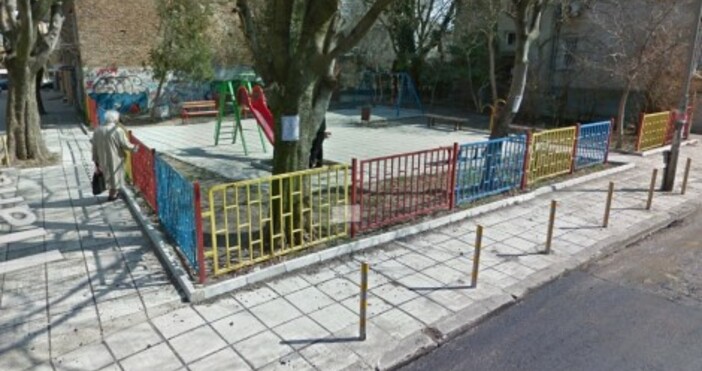 Снимки Google StreetView и Радио Варна Детска площадка намираща се на