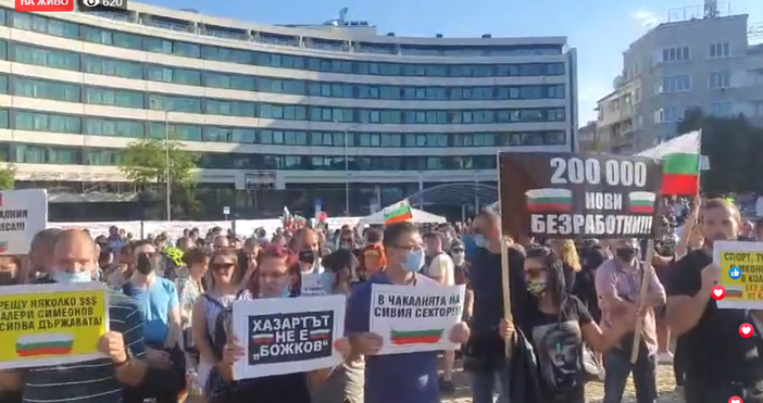 Тъпънът на търпението бие вече за 12 и пореден ден А