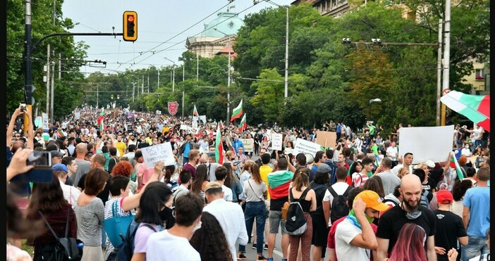 БулфотоДясноцентристкото правителство на България оцеля срещу вот на недоверие във
