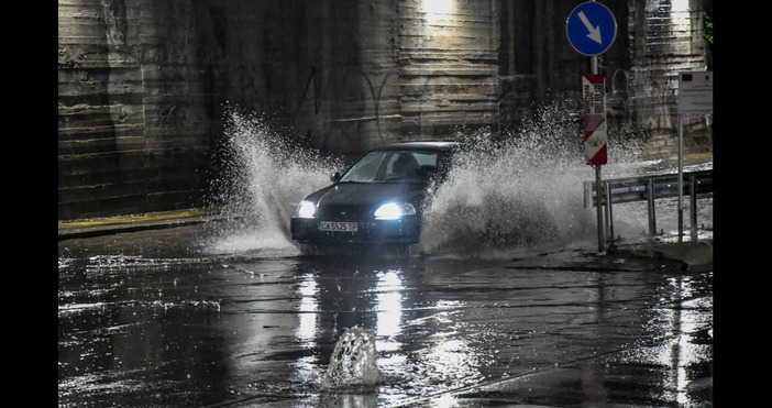 снимка Булфото архивСлед падналия пороен дъжд през нощта в София