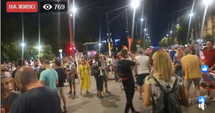 кадър Петел Протестът в момента в София продължава Блокират се кръстовища В момента