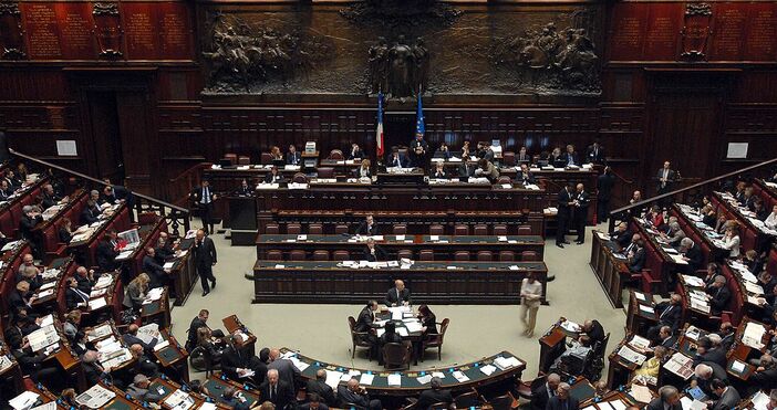 БНРфоро   flickr com УикипедияГорната камара на италианския парламент одобри искането на премиера