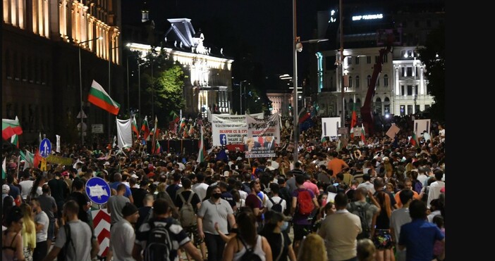 снимки БулфотоКлючови кръстовища в София остават блокирани съобщи БНТ Протестът продължава