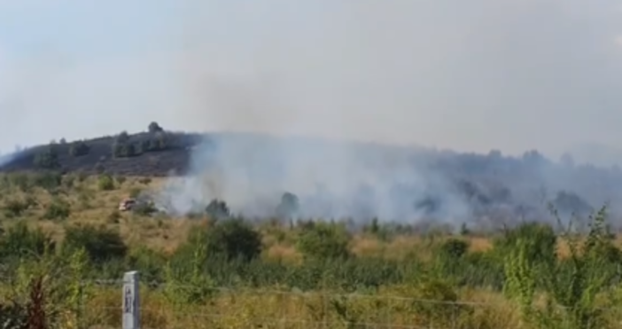 Информация и видео Андрей ВелчевОгромен пожар бушува до землището на