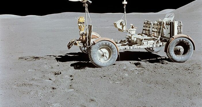 снимка: НАСА, УикипедияТова е първото управление на превозно средство извън