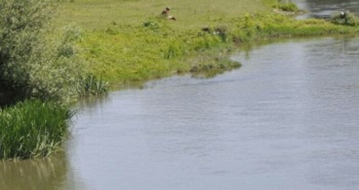 Снимка Булфото архивПробонабиране от единадесетте зони за водоснабдяване по поречието