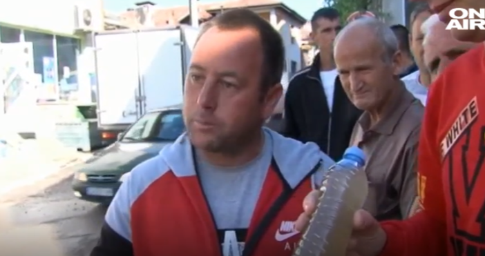 кадър Bulgaria ON AIRКафява вода потече от чешмите в село Рибново