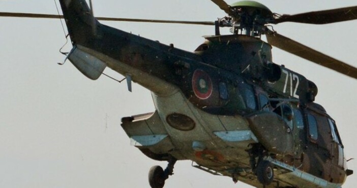 Снимка: архив, БулФото  Вертолет Кугър“ от авиобаза Крумово се включи
