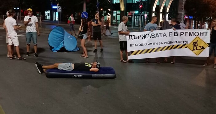 Отстъпление назад няма Докато в София призовават към пълна блокада