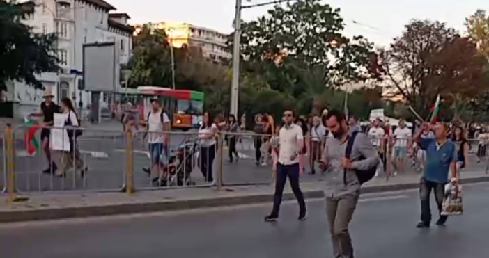 кадър Петел Варна отново е на протест  Гледайте какво се случва във