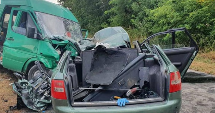 Снимка: Пътна помощ Велико Търново/ФейсбукТежка катастрофа е възникнала на пътя Плевен - Русе в района между селата Масларево и Обединение в