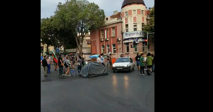 Снимка и видео Варна сега Протестиращите във Варна блокираха първо кръстовище