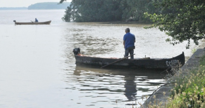 Снимка Булфото архивНаряди на Гранична полиция продължават издирването на изчезналото в речните води на Дунав вчера