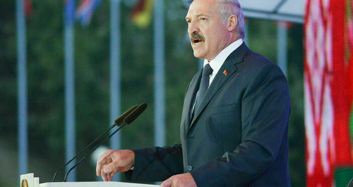 Снимка  Okras УикипедияПрезидентът на Беларус Александър Лукашенко и руският лидер Владимир Путин