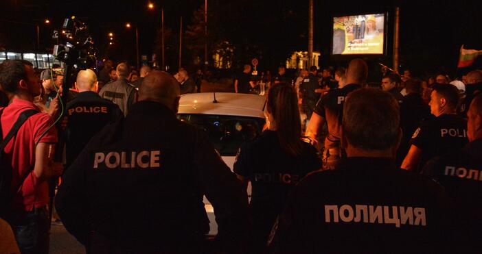 Снимка: БулфотоНапрежение в 40-та вечер на антиправителствените протести в София,