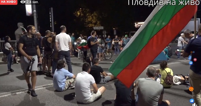 Кадър Фейсбук Стотици се събраха на антиправителствен протест в Пловдив  Беше организирано