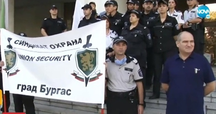 Редактор: e-mail: кадър Нова телевизияСъдебната охрана в Бургас започва протести заради пълна