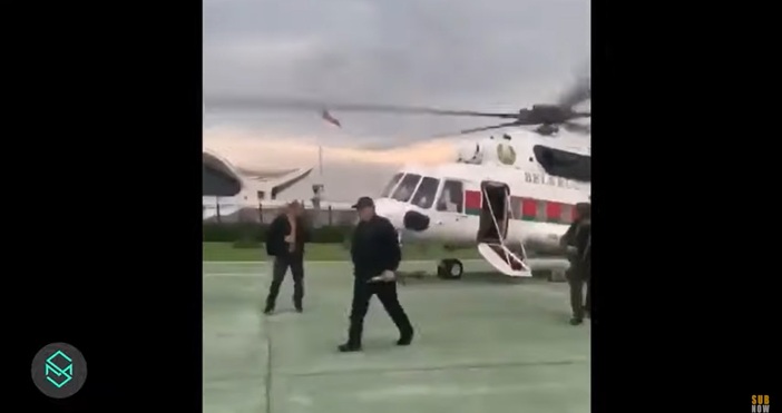 Кадаръ: Youtube/Sleuth mediaБеларуският президент Александър Лукашенко пристигна с хеликоптер в