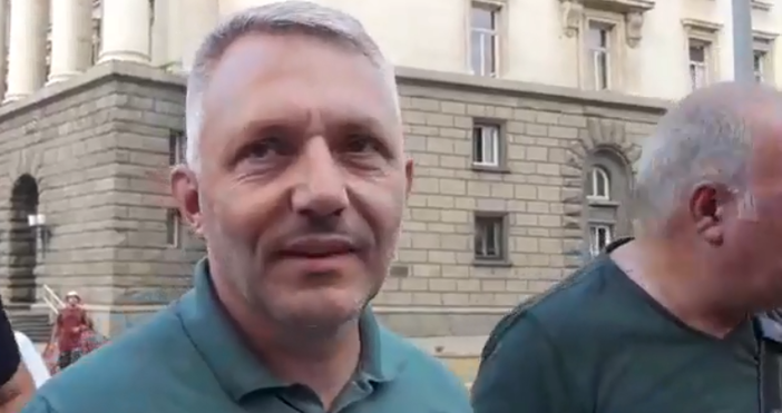 Източник, снимка и видео: Отровното трио, фейсбукЖивее ли главният прокурор Иван Гешев в