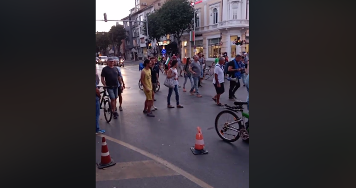 За поредна вечер протестното шествие във Варна блокира движението в