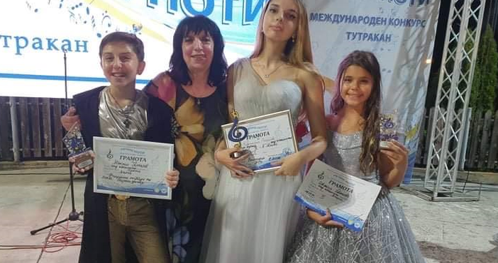 С престижни награди се завърнаха възпитаниците на варненския вокален педагог