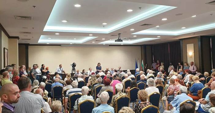 С препълнени зали в общините Бяла Аврен и Варна беше