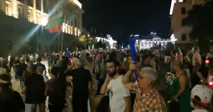 Снимка и видео Инициатива Правосъдие за всеки Протестиращите в София тръгват