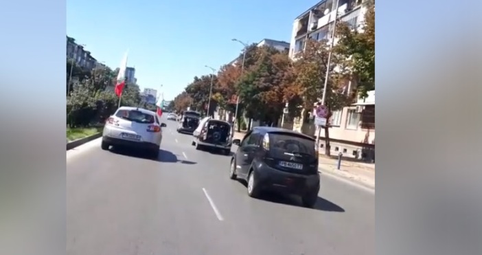 Антиправителствено шествие с близо 30 автомобила мина с бавна скорост