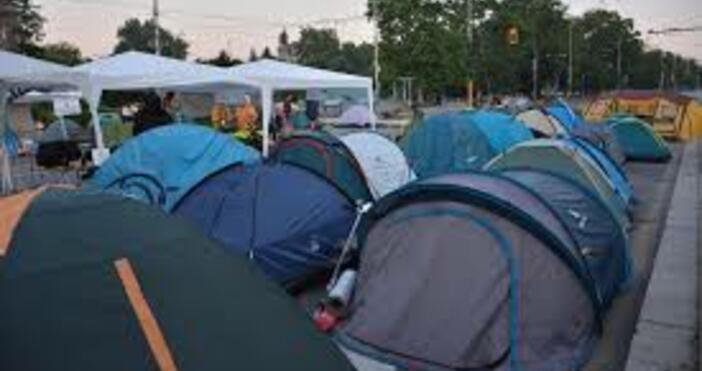 БНРснимка БулфотоСпокойна е обстановката и в трите палаткови лагера в