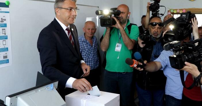 Снимка БулфотоРъководството на ДПС и депутатите от движението се събират