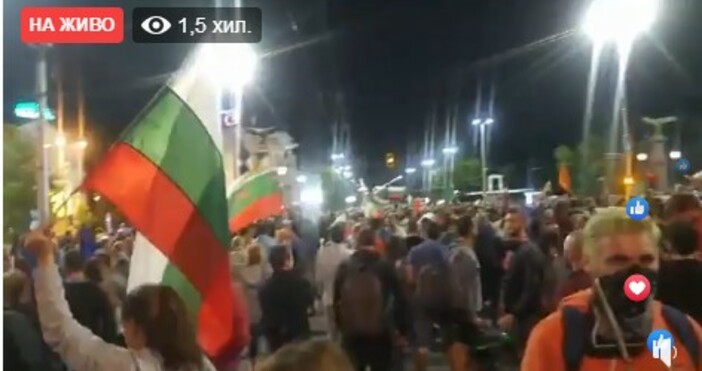 кадър и видео: Иво Божков, фейсбукОтново бяха вдигнати палатките на