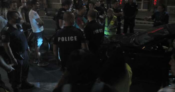 снимки Петел След като тази вечер протестиращите във Варна бяха