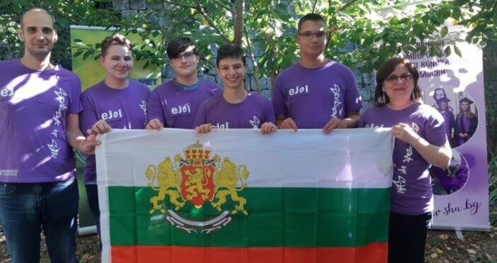 Снимка: МОНСедем медала спечелиха българските участници на Европейската младежка олимпиада