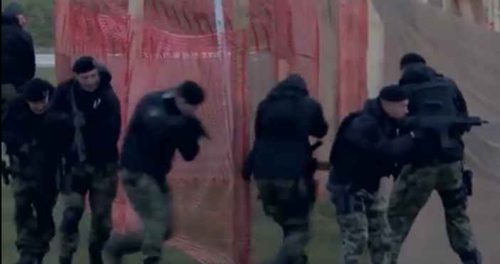Кадър и видео: , You tubeРуски и сръбски военни заминават за