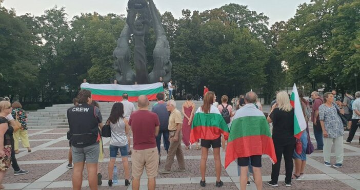 Кадър БНТПоредна вечер на протести в Пловдив с искане за