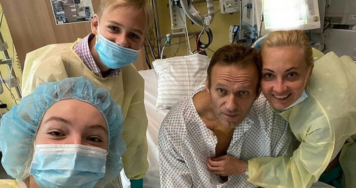 Руският опозиционен лидер Алексей Навални публикува първа снимка от болницата след