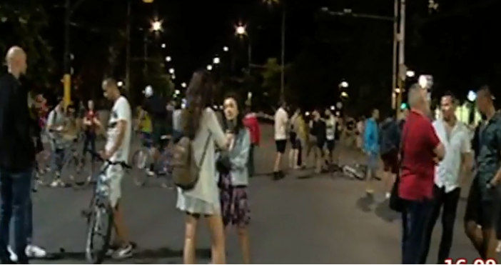 Кадър: ТВ Алфа, фейсбукДемонстрантите стигнаха до Орлов мост в София.