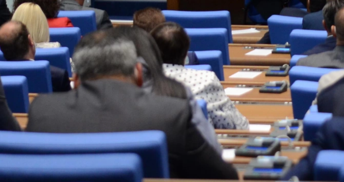 Снимка БулфотоДепутатите обсъждат и гласуват на второ четене промени в