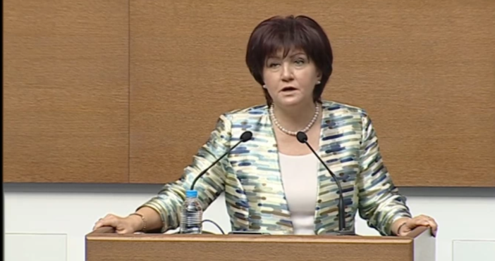 Снимка Народно събраниеЦвета Караянчева се включи по телефона за да оправдае