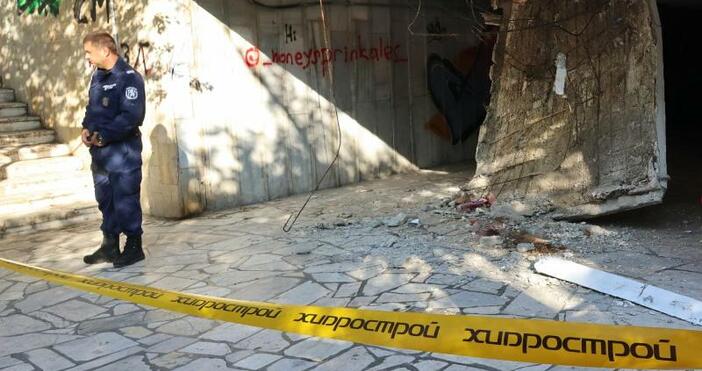 Редактор  e mail  снимка БулфотоПодлезът на спирка Делфинариума във Варна чийто таван рухна