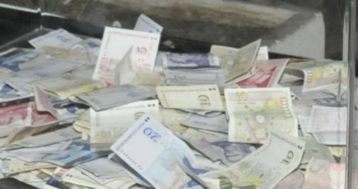 Снимка БулфотоНа човек в България се падат по 9586 евро
