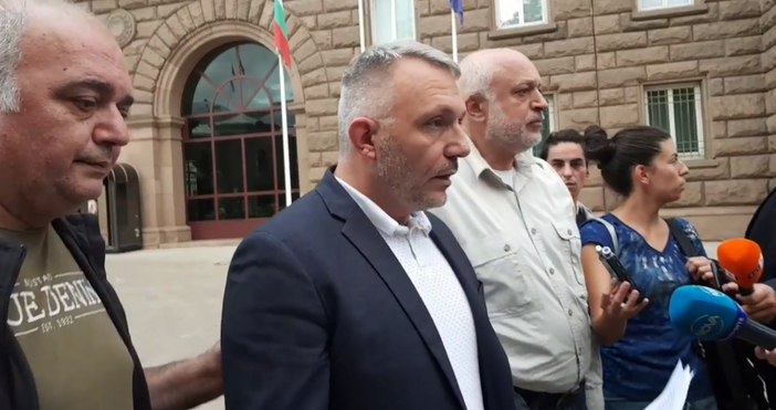 Снимка и видео: Отровното триоГлавният прокурор Иван Гешев живее на