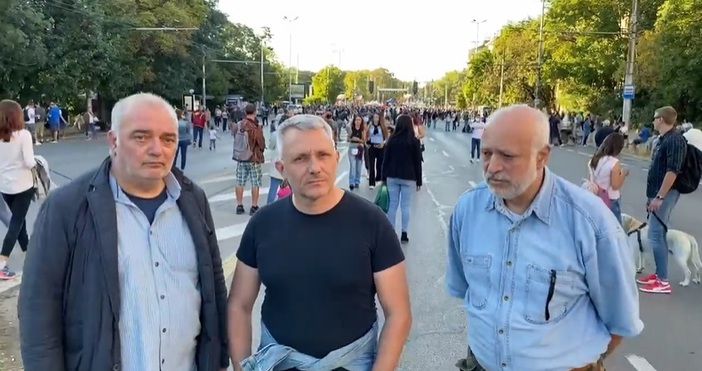 Кадър Фейсбук Отровното триоЧетвъртото Велико народно въстание за оставка на