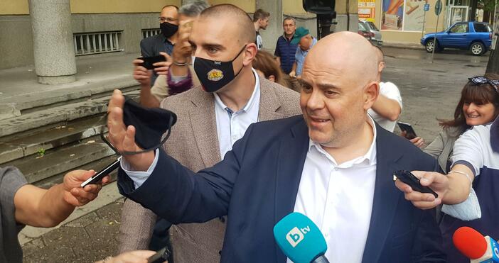 Източник и снимки БулфотоГлавният прокурор Иван Геишев пристигна в Хасково