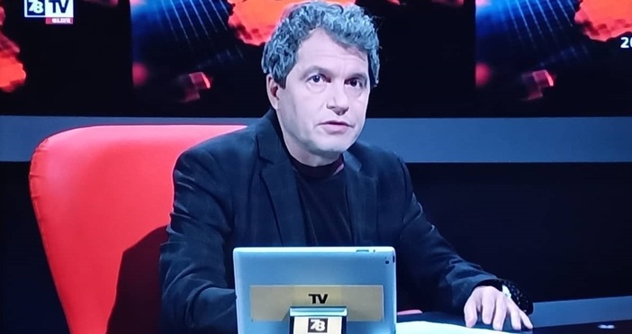 Кадър 7 8 ТВВодещият на предаването Студио Хъ по телевизия