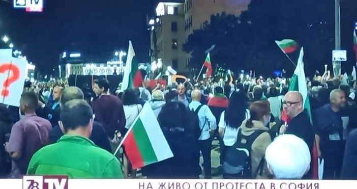 Кадър 7 8 ТВ Протестиращите в София поискаха и оставката на министъра