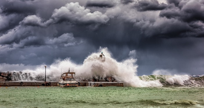 Снимка PexelsТропическата буря Гама е достигнала брега в източната част