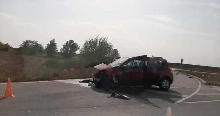 Редактор  e mail  снимки Станимир Христов Две коли – Рено и Ситроен са